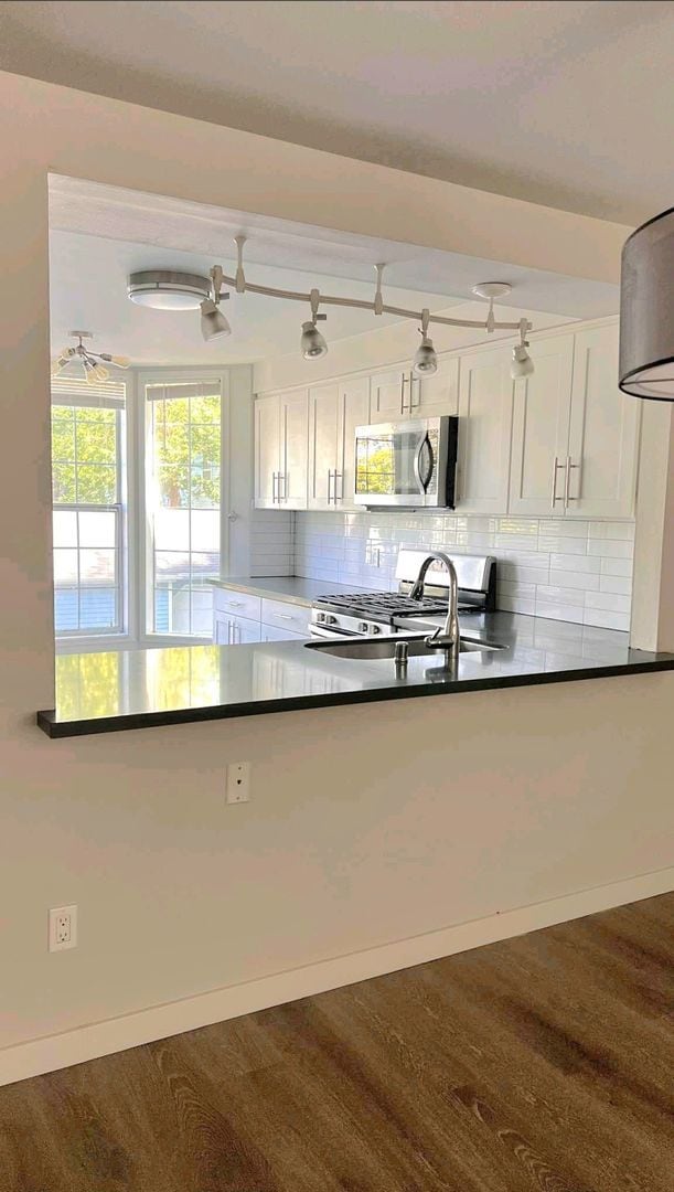 Building Photo - Kirkland 2 Bedroom 2.5 Bath Springbrook Co...
