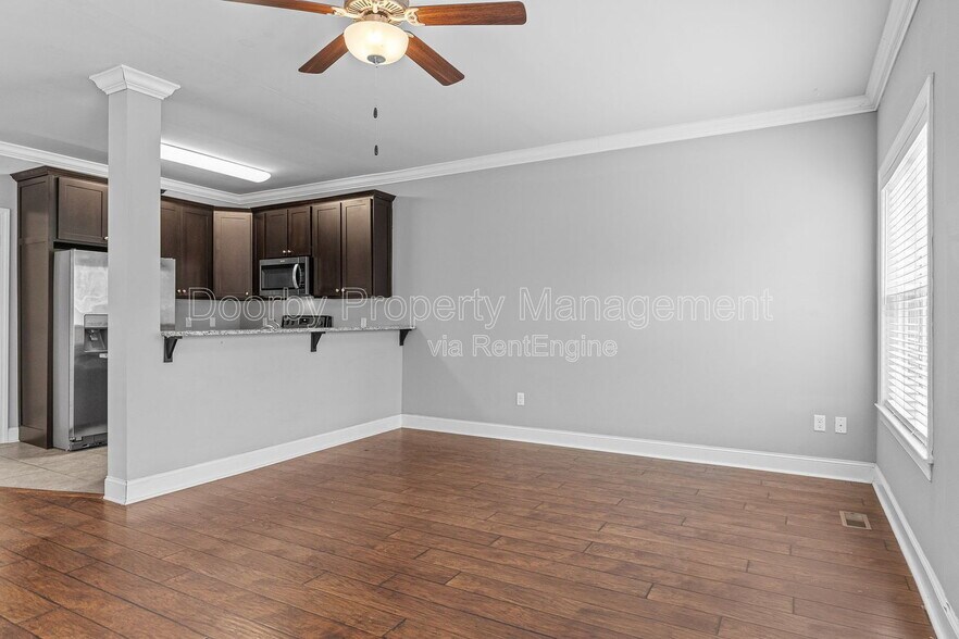 Building Photo - 723 Ladd Ave