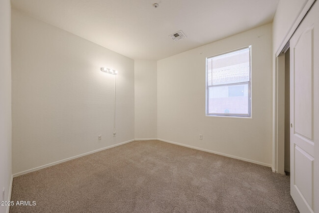 Building Photo - 16925 W Nottingham Way