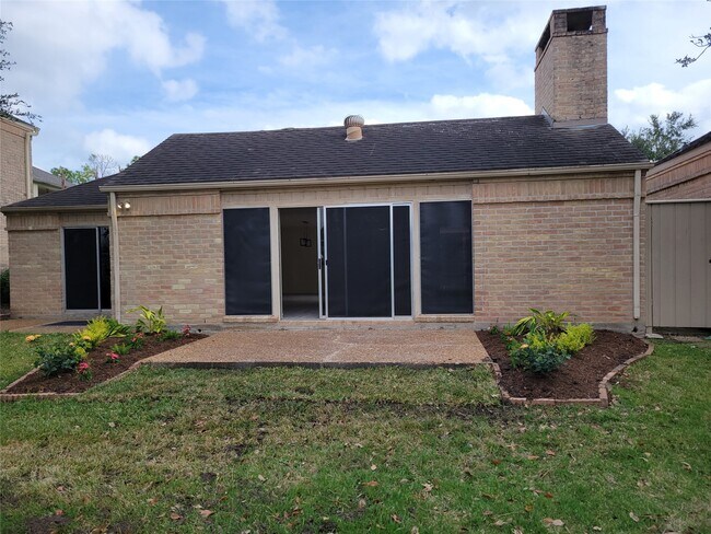 Building Photo - 406 Fox Briar Ln