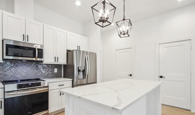 Building Photo - 6424 Highland Pine Ln