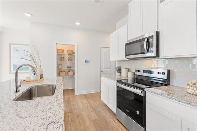 Building Photo - 1707 Harper Lily Ln