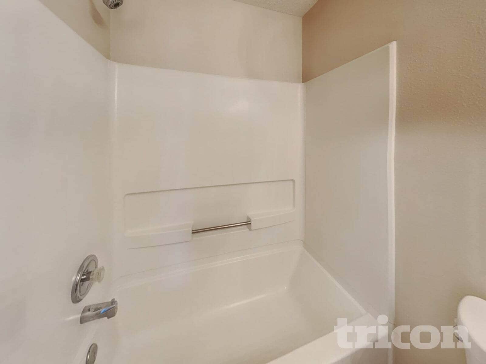 Building Photo - 5632 N Jefferson Dr