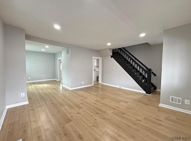 Building Photo - 512 Graham Ave