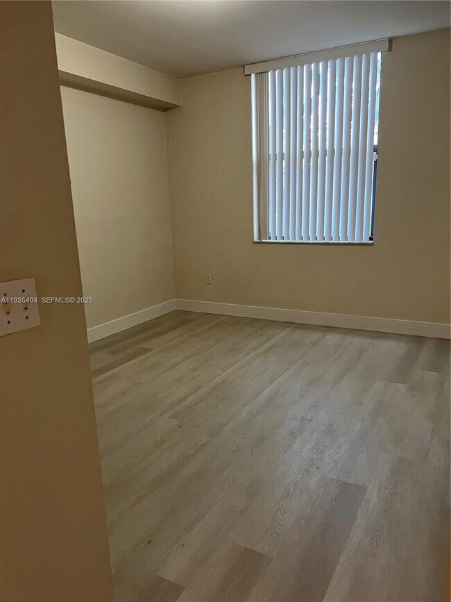 Building Photo - 1919 Van Buren St