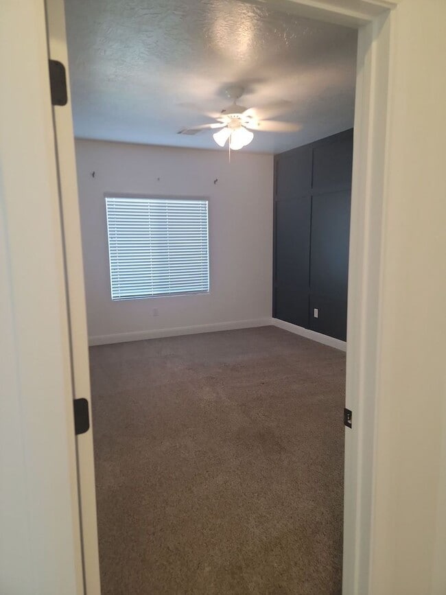 Building Photo - 4 Bedroom St. George Home with Bonus Room....