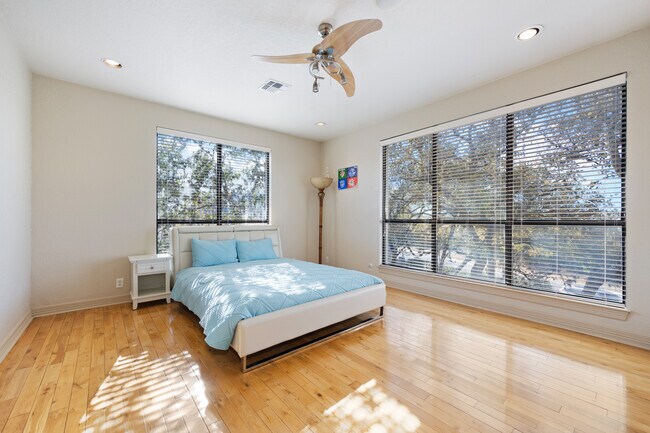 Building Photo - 3 Birnam Oaks