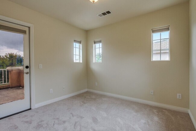 Building Photo - 4 Bedroom Cul-de-Sac home in San Elijo Hills!