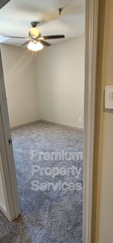 Building Photo - 2208 8th St