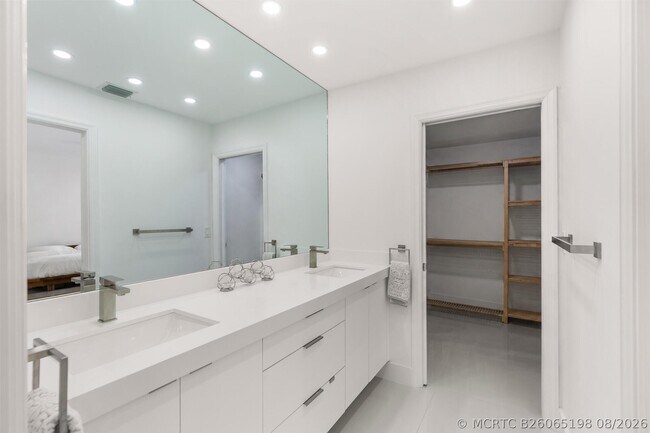 Building Photo - 23246 L'Ermitage Cir