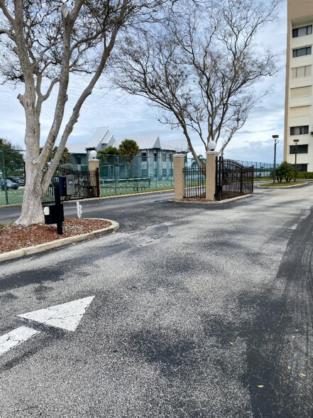 Building Photo - 200 S Sykes Creek Pkwy