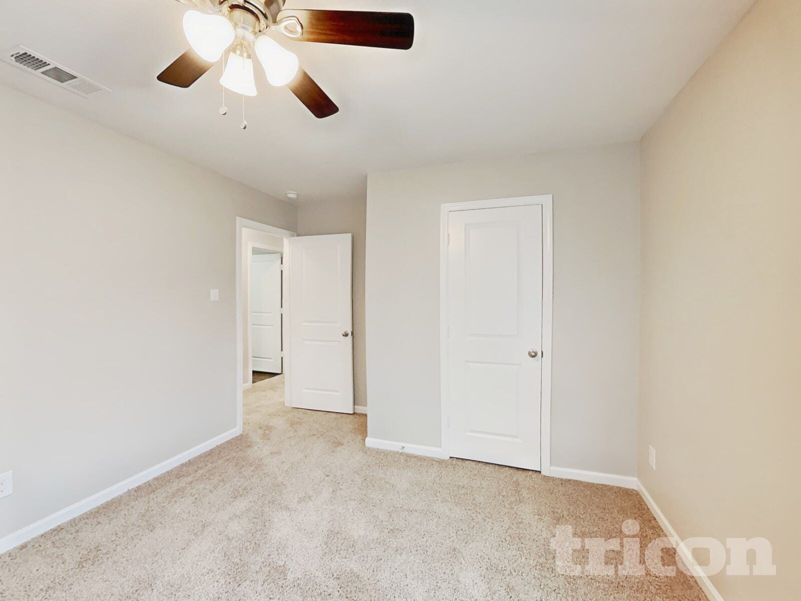 Building Photo - 404 Willow Creek Dr