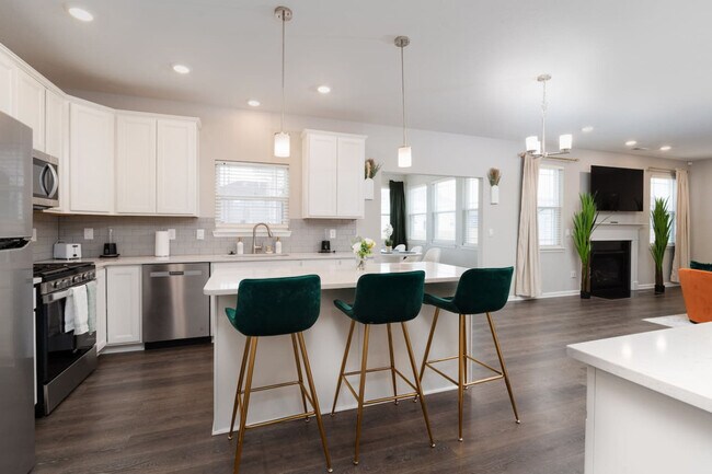 Building Photo - 2396 Pinehurst Dr