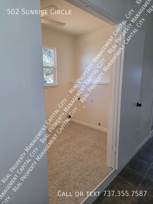 Building Photo - 502 Sunrise Cir