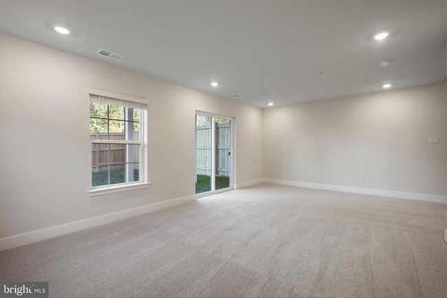 Building Photo - 520 Downswing Rd