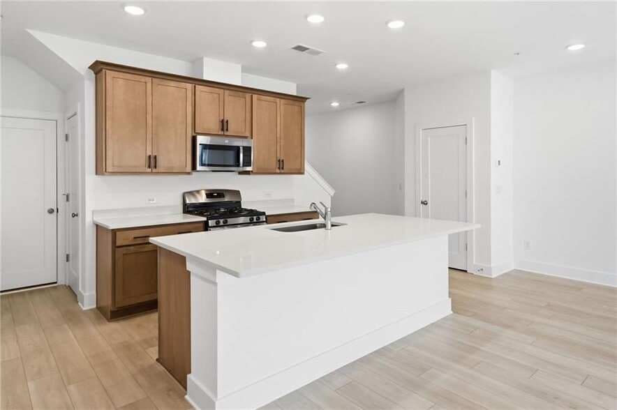 Building Photo - 187 Redbud Rd