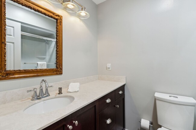 Building Photo - Bright and Modern 2-Bedroom Condo – Walk t...