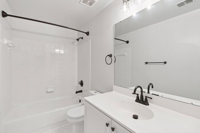 Building Photo - Beautiful 3-level colonial-style town home...