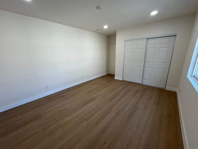 Building Photo - 2655 Parkway Dr