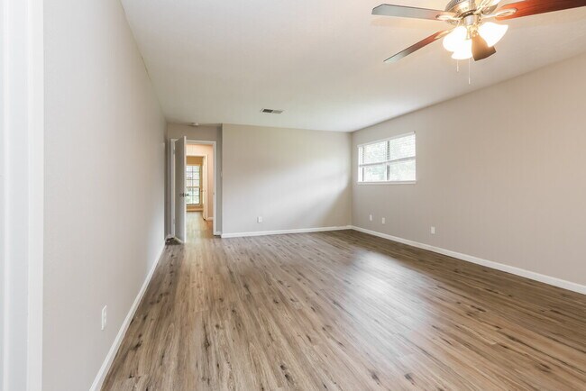 Building Photo - 2210 Dristone Dr