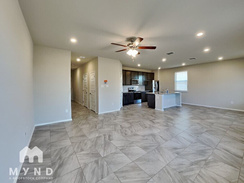 Building Photo - 10118 Agave Azul