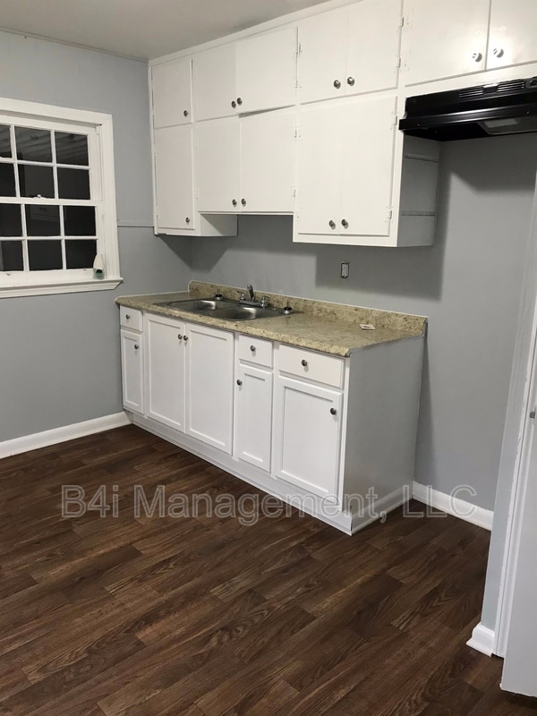 Building Photo - 4692 Beecher St