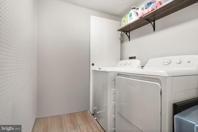 Building Photo - 9728 Kingsbridge Dr