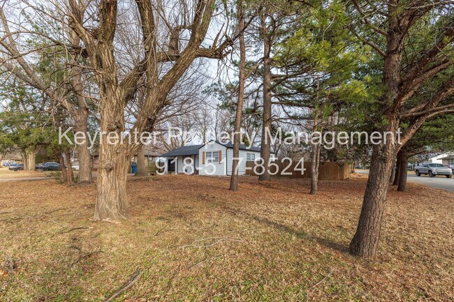 Building Photo - Beautiful 3 bedroom 1 bath, Available Now!