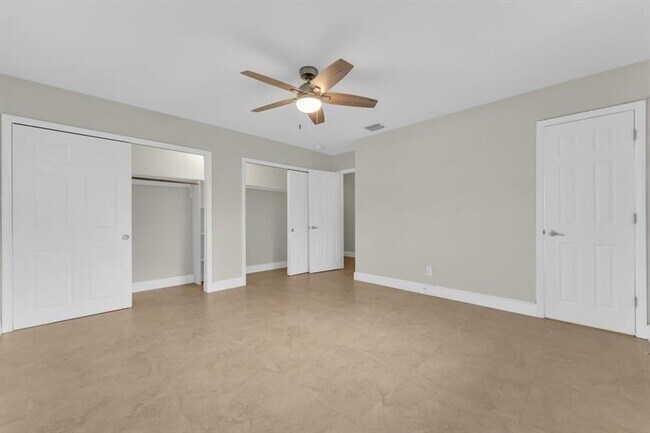 Building Photo - 4450 NE 18th Ave