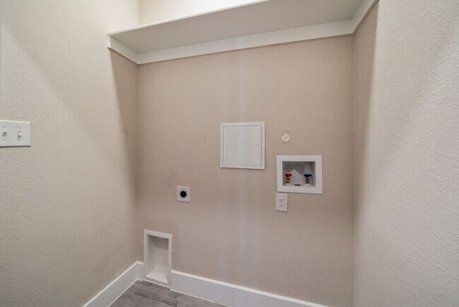 Building Photo - BEAUTIFUL TOWNHOME FOR RENT IN RICHLAND HI...