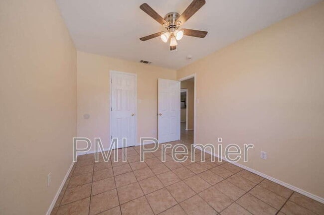 Building Photo - 1175 Meadows Dr