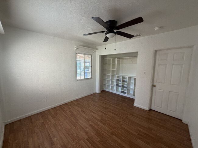 Building Photo - 720 Badgley Dr