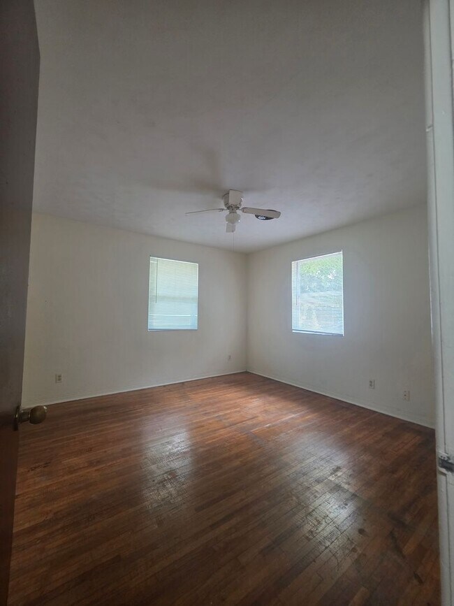 Building Photo - 3 bedroom 2 Bath Single Family Home