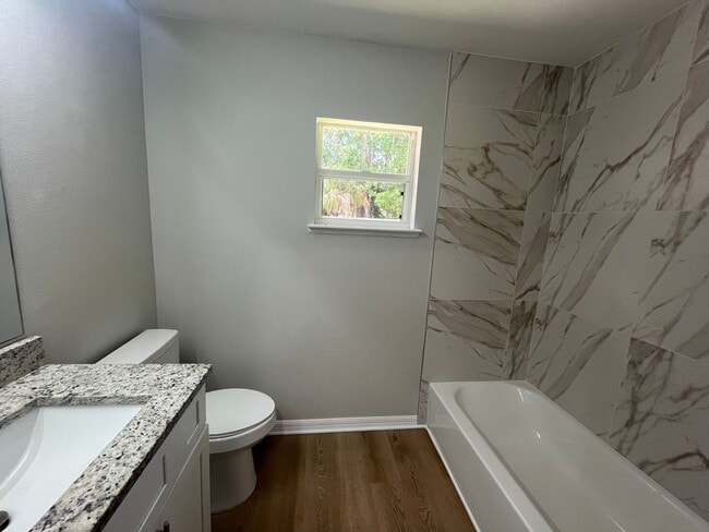 Building Photo - Spacious 4 Bedroom Home in Pine Grove!