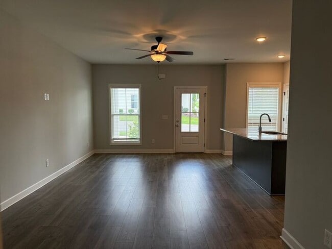 Building Photo - FOR RENT - Beautiful Townhome in Henderson...