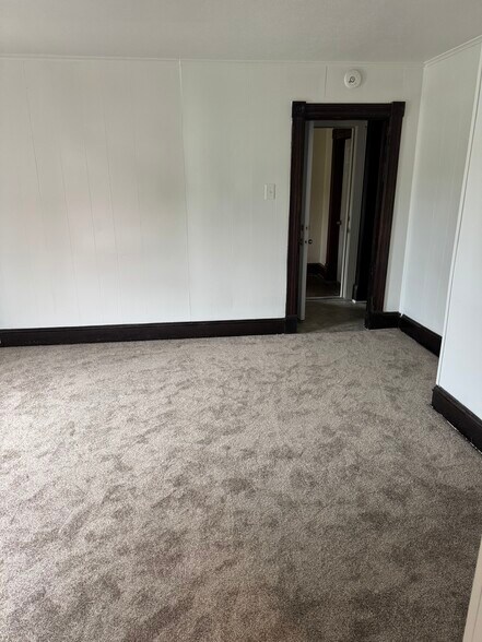 Building Photo - 10 Maryland Ave