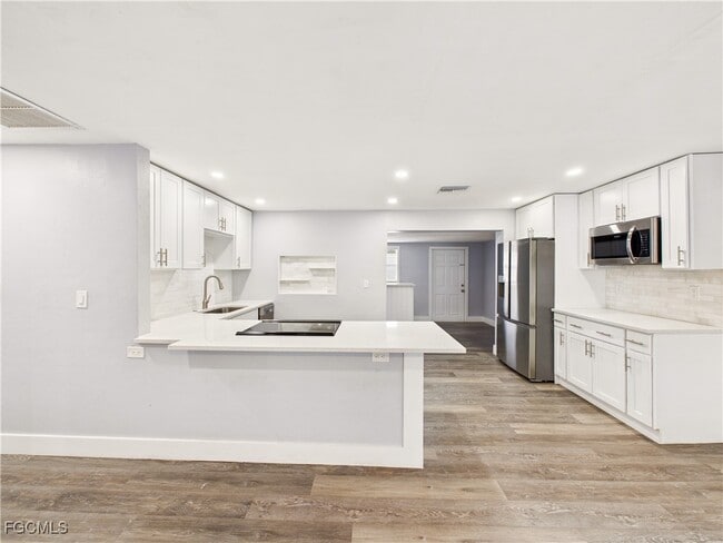 Building Photo - 567 13th St N