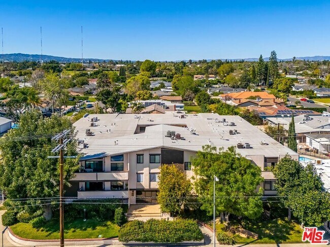 Building Photo - 5805 Whitsett Ave