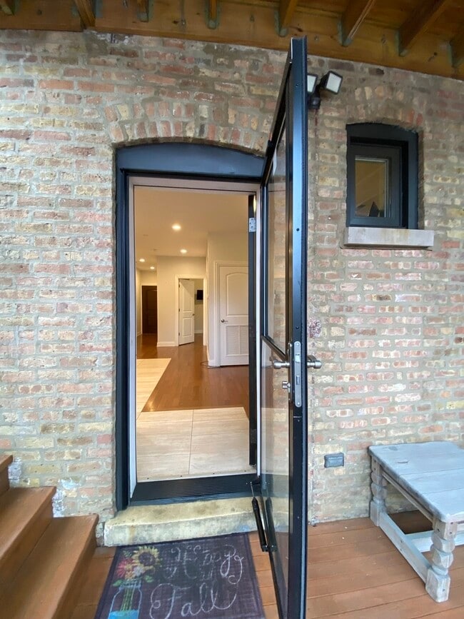 Building Photo - 1111 N Ashland Ave