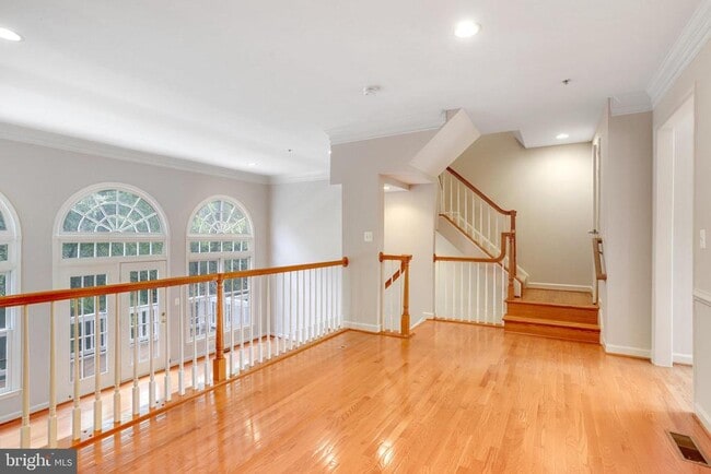 Building Photo - 213 Oak Knoll Terrace