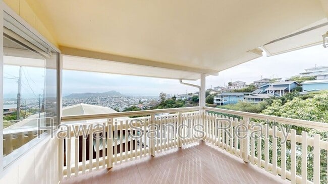 Building Photo - 3901 Maunahilu Pl