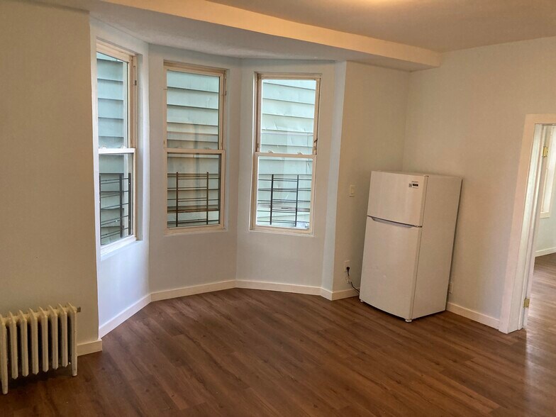 Building Photo - 3054 Barker Ave