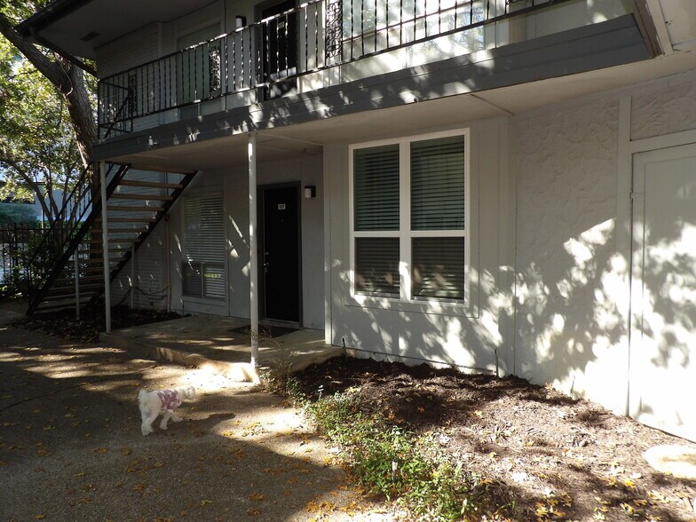 Building Photo - 4220 Cole Ave