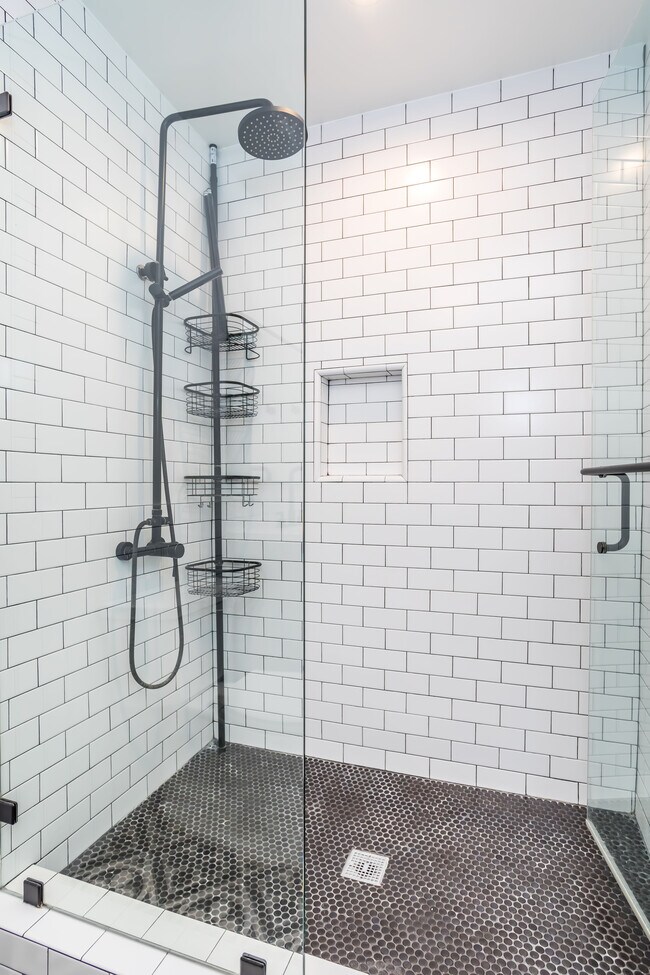 Master Bathroom - 1711 S Ridgeley Dr