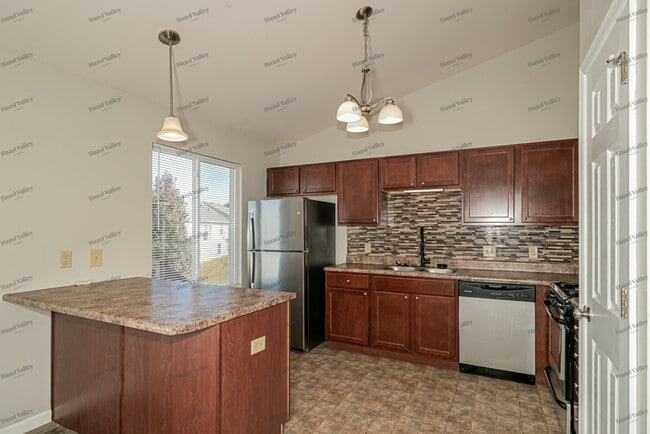 Building Photo - 423 Stonewater Dr