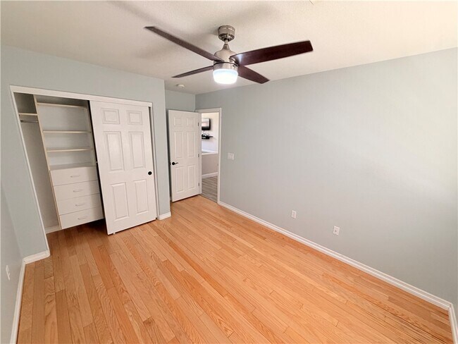 Building Photo - 7914 Villa Pintura Ave