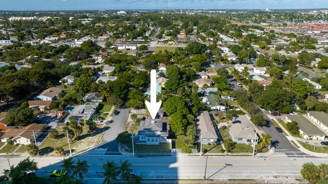 Building Photo - 5701 N Flagler Dr