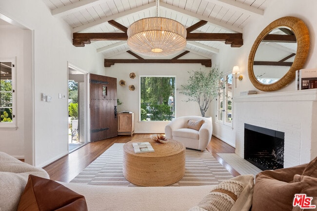 Building Photo - 864 Wellesley Ave