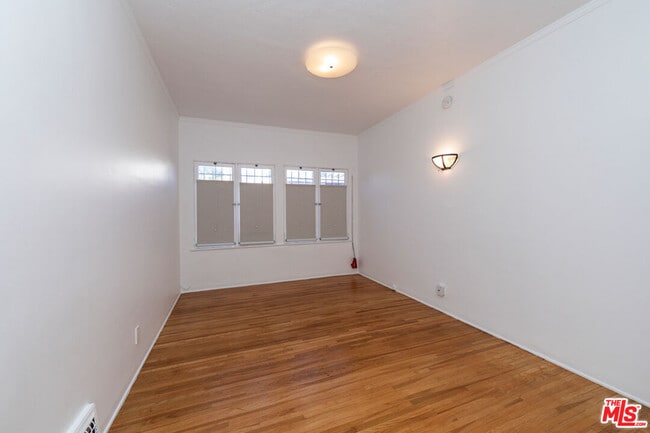 Building Photo - 1117 Longwood Pl