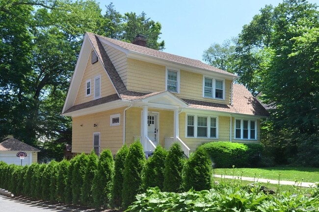 Primary Photo - 162 Rockingstone Ave